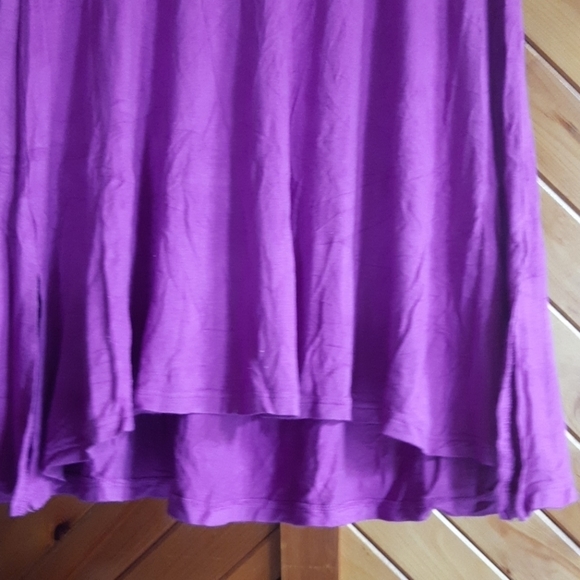 LULAROE Sharkbite tee 177 - Picture 3 of 4